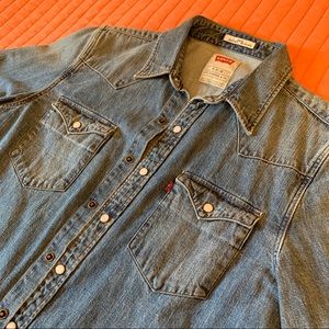 Levi’s Slim Fit Barstow Western Denim Shirt